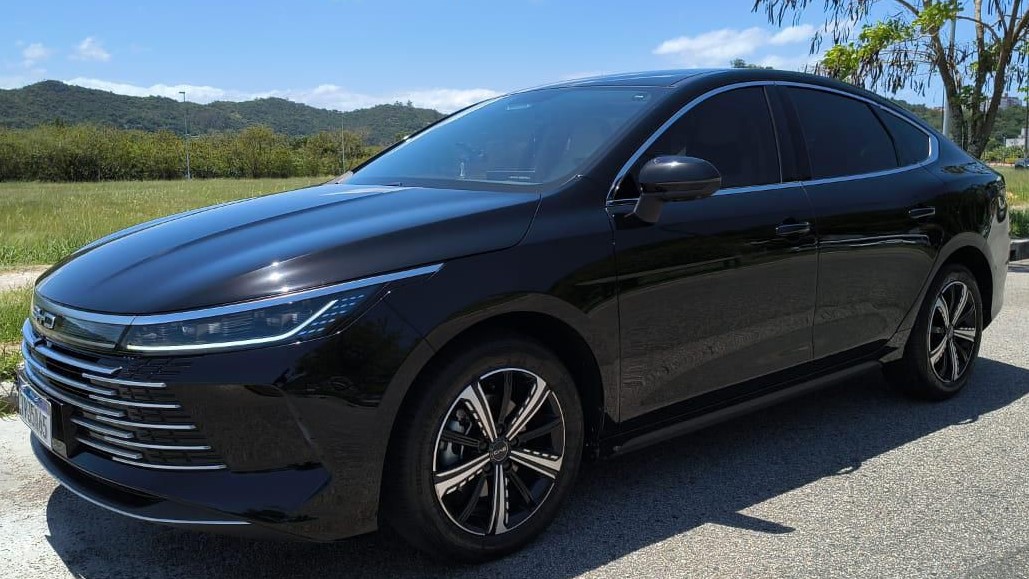 Sedan de luxo BYD para transporte privativo em SC