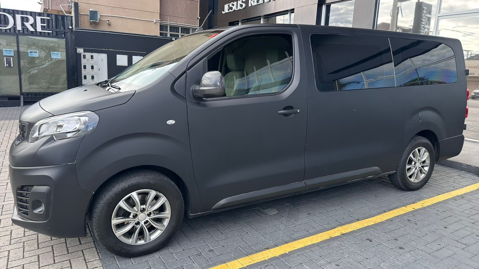 Mini Van Premium para transporte privativo de alto padrão em SC