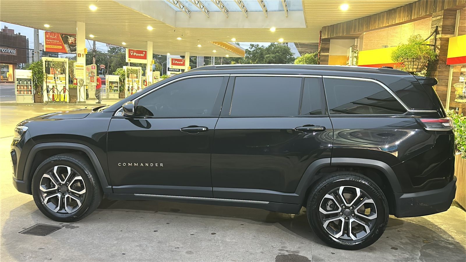 SUV executivo Jeep Commander para famílias e grupos em Santa Catarina
